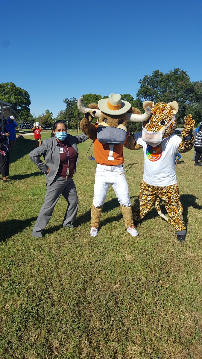 MarquezEducator's tweet photo. Special thanks to our librarian @BradDusing  for playing the part at this public health announcement shoot "Mascots for masks" @ElSunsetValley https://t.co/ep7SIIBDyk