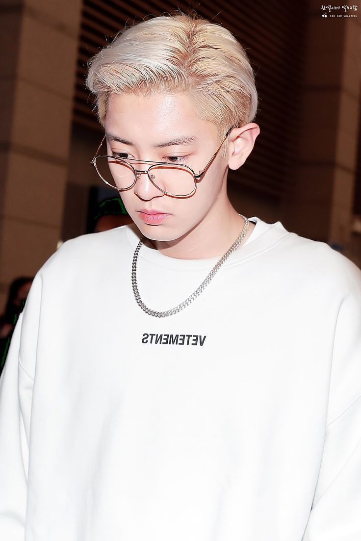 Ninibear143's tweet photo. Kebo iri ae, biasa orang ganteng, multitalen, banyak iri, sirik, mungkin yang buat berita dia ngefans tapi dia gengsi mau ngungkapin 😂
Kalau lewat tolong di retweet yah✨CHANYEOL BEST BOY
CHANYEOL EXO, PRADA, RAPPER, NNG, VOCAL, NACIFIC, TINGGI,GITARIS,DRUMMER,NOTHIN', SSFW ❤️ https://t.co/oWzkNbU0Du