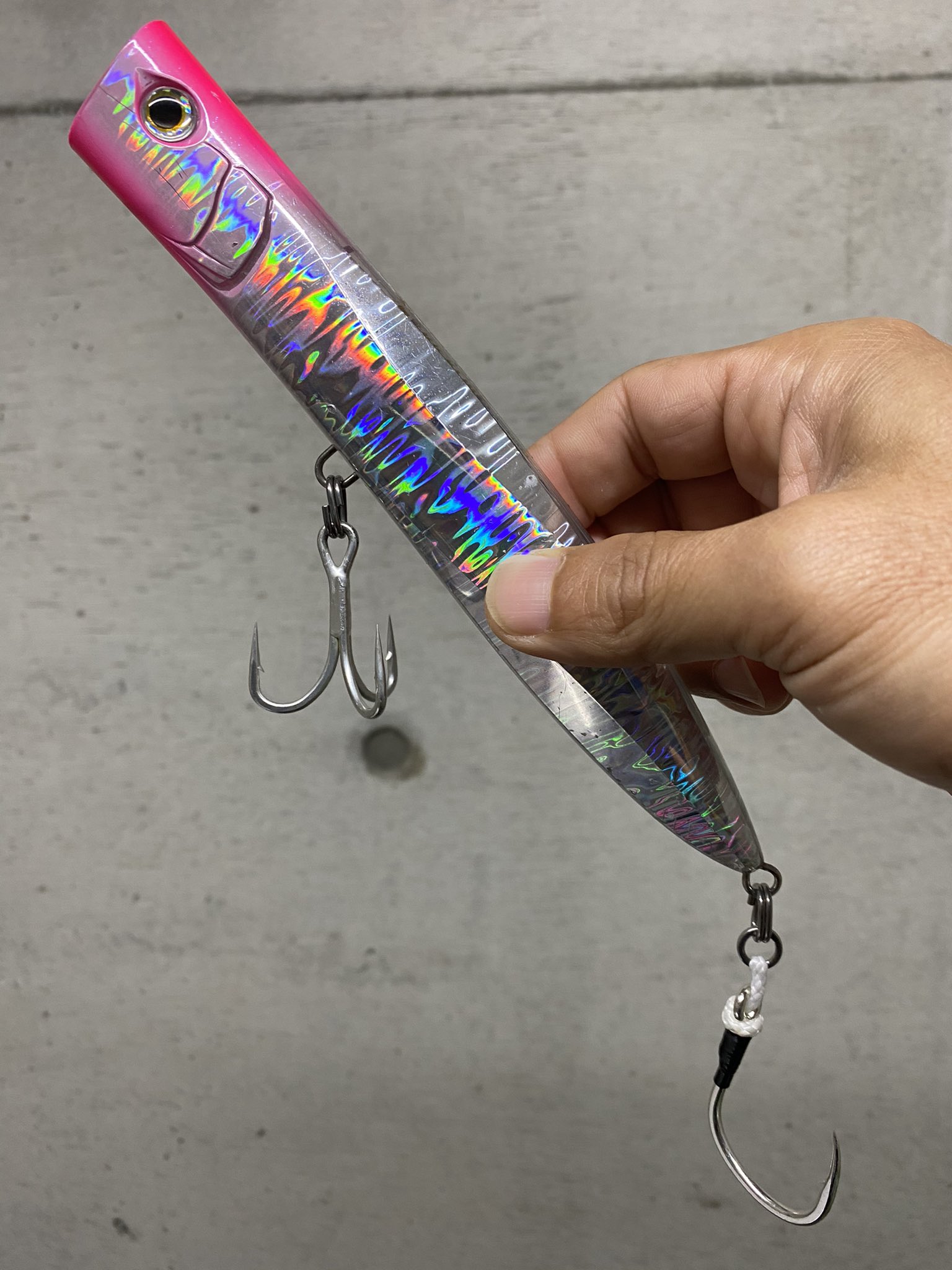伊豆のルアーフィッシング 今日の反省からダックダイブf190のフックセッティングを見直し フロントをstx 58 2 0 リアをシングルクダコ5 0に変更してテストします このサイズのフックになると通常サイズのプライヤーだとリングに通すのが難しく手に