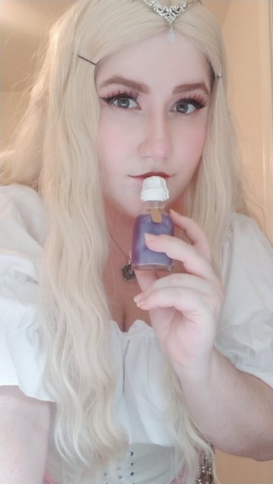 Will you drink my potion?   I want to get more cosplays to be naughty in! Care to help me out babe?  💖