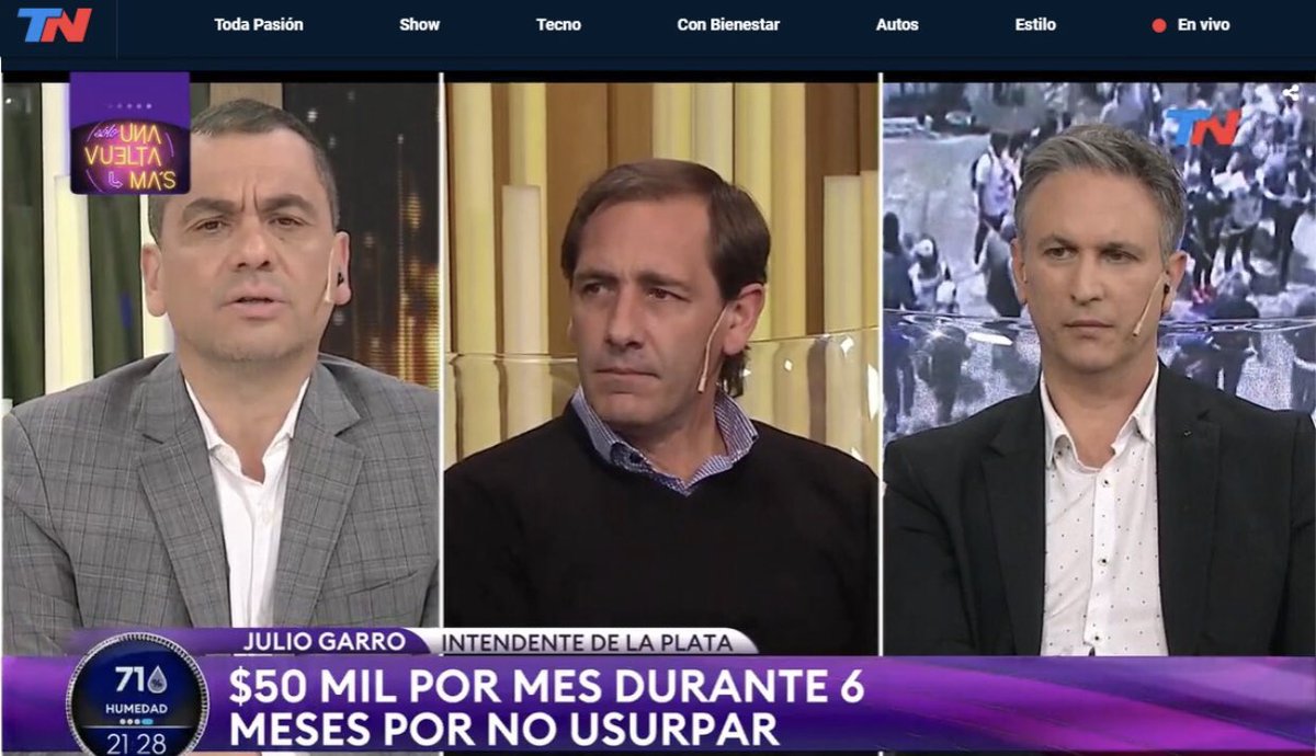 facundoalbini's tweet photo. El intendente @JulioGarro en @todonoticias dice que es abierto y que esta cerca de los vecinos en las reuniones barriales para aportar soluciones.
Un dato: faltó a los últimos 4 encuentros del Comité Central.
Otro dato: en las ollas populares, aporta un pollo.
#GarroMiente https://t.co/VUx62XzUGg