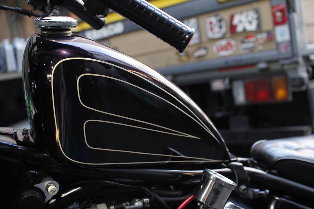 現役大学生からスポーツスターのタンクにスキャロップラインのオーダー