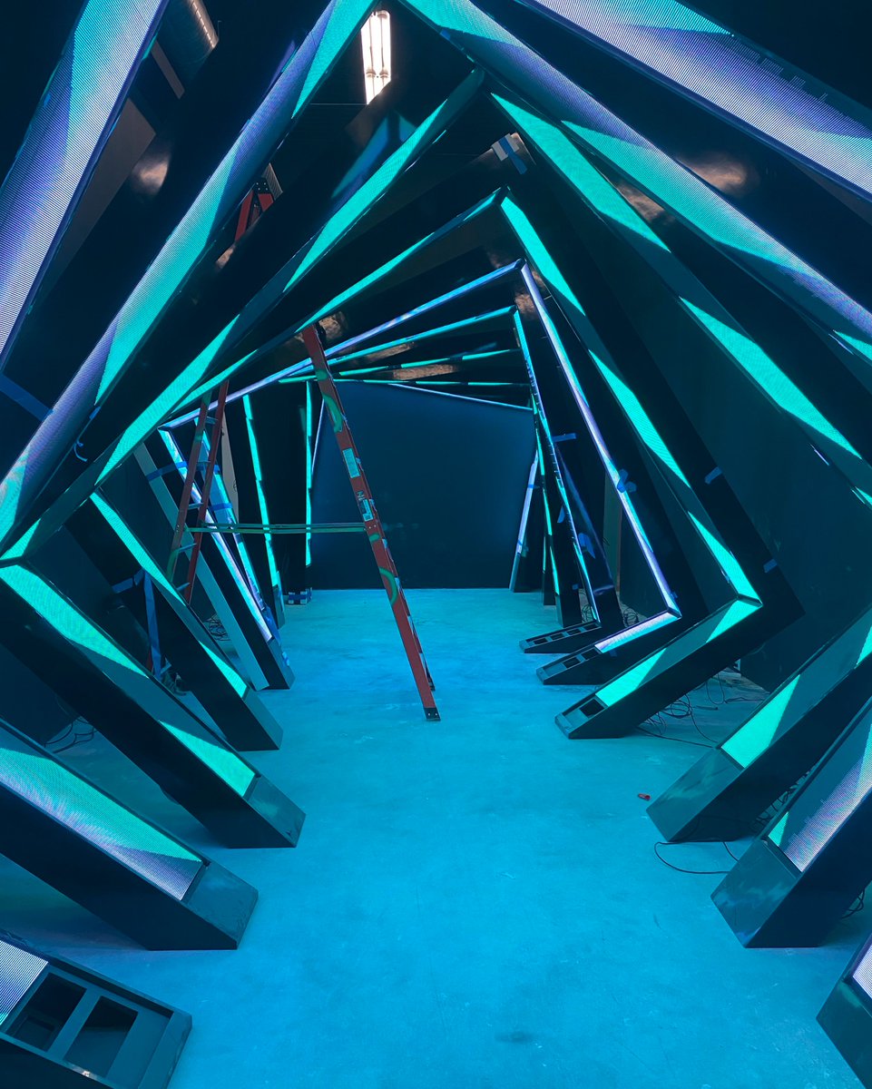 seismique's tweet image. Take a walk on the wild side....

 #SmoothTechnology #Seismique #tunnel