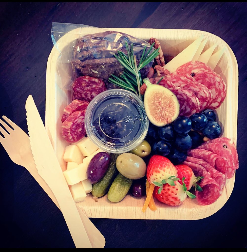 ecopalmleaves's tweet photo. This square to-go containers are perfect for grazing boxes.
.
Shoot us a message to learn more about sustainable packaging and wholesale pricing.
#greenovation #Sustainability #charcuterie #grazing #takeout #plantbased #organic #ethical #zerowaste #Upcycled #ecofriendly #ldnont https://t.co/TkX77VXAD7