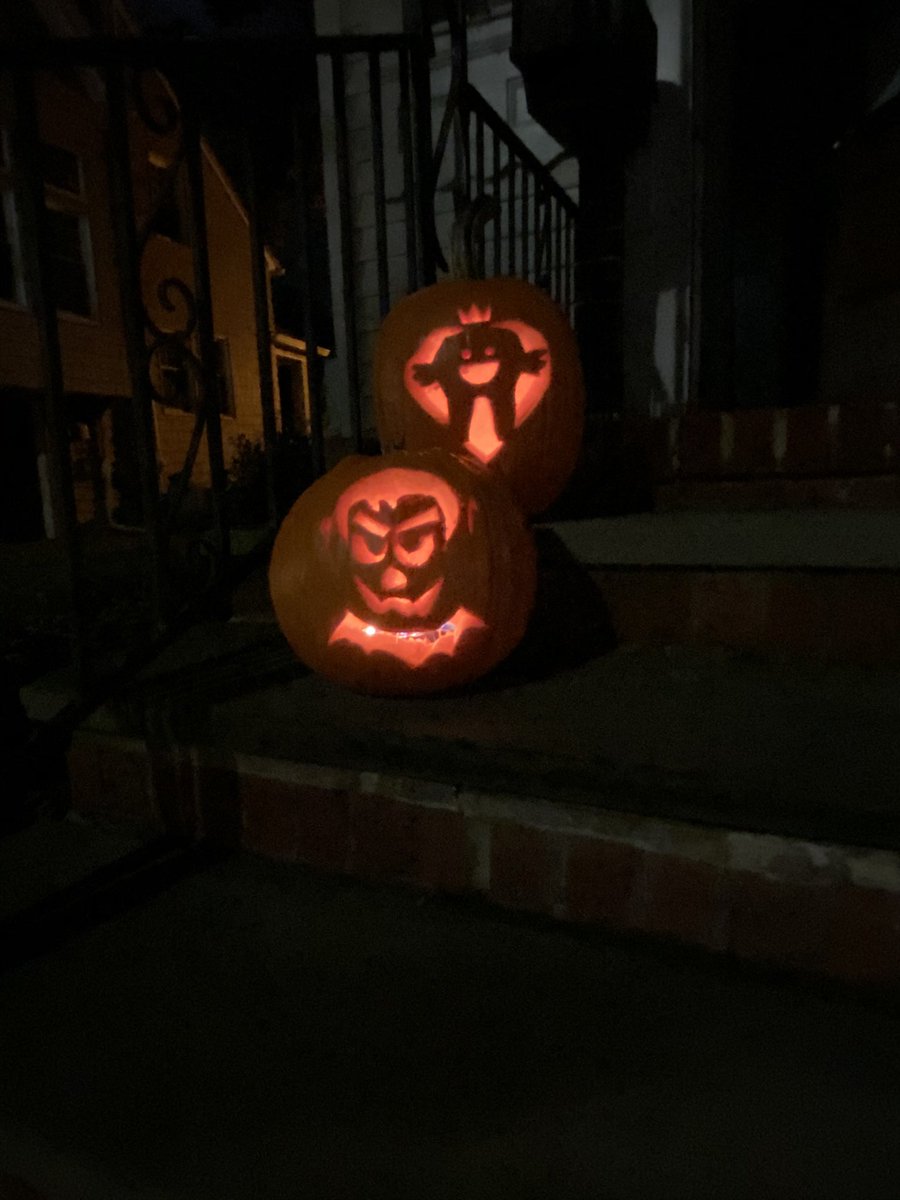 allisonhiza_'s tweet photo. Spooky night🎃🧛🏼🦷 @MPotenzino https://t.co/E6IL2mwPfK