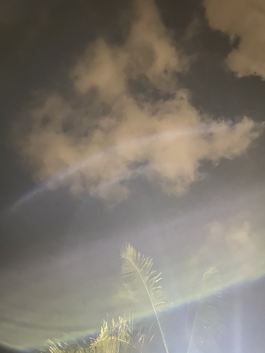 QuietStormQU4D's tweet photo. Laying down, contemplating life after that workout...
Me: is that Appa? #SendHelp #ImSeeingThings https://t.co/m7GMY4ARTA