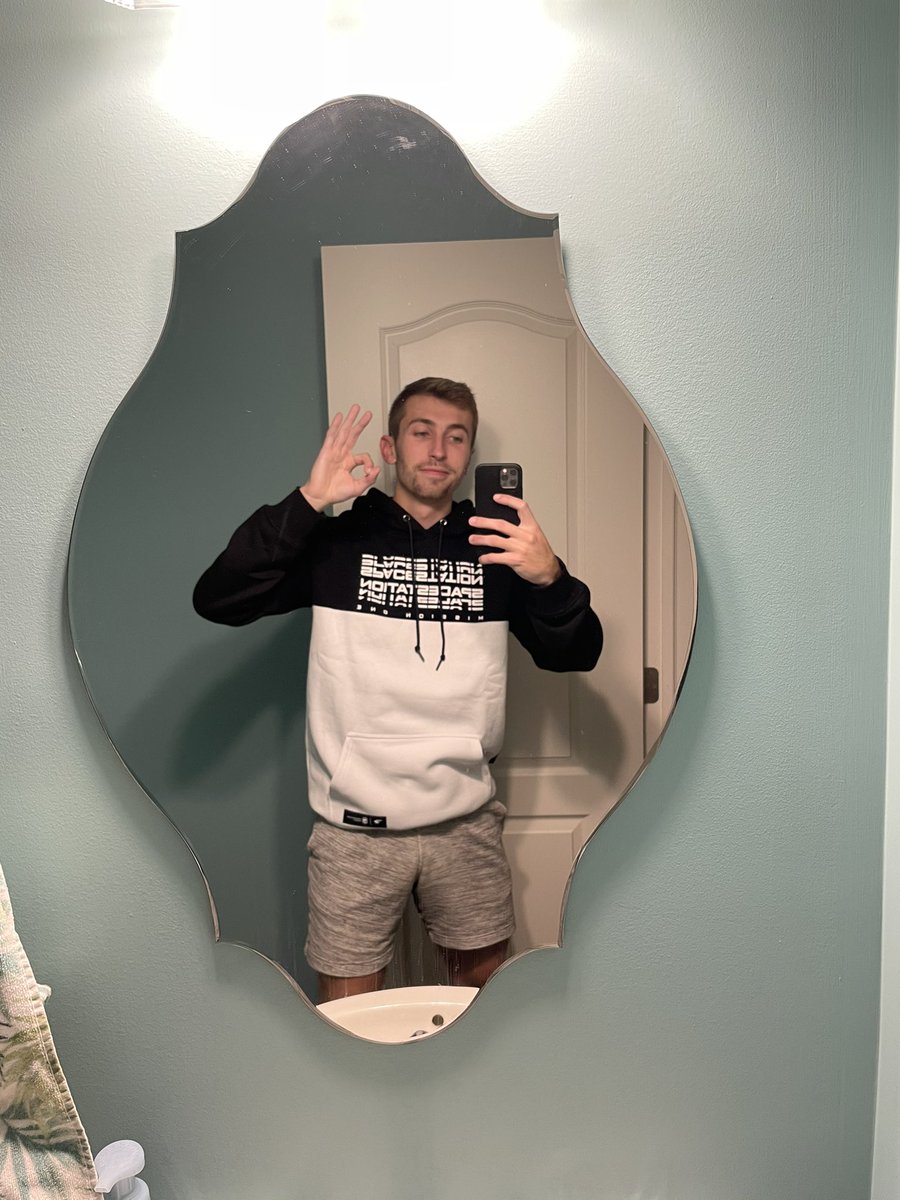 SHOUTOUT TO <a href="/SpacestationGG/">The Spacestation</a> FOR THE MERCH BOX, EVERYTHING IS DOPE 🚀