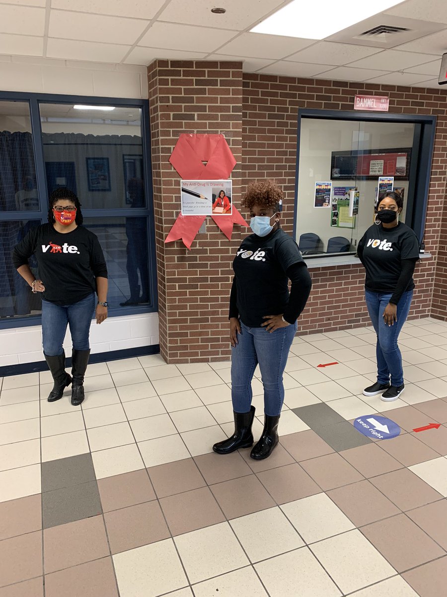 counselors_bms's tweet photo. Today @BMSPatriots counselors supported our #twins in the fight against drugs because #TwinsDontLetTwinsDoDrugs! #RedRibbonWeek2020 #counselorsrock #distancing @successgirl2011 @JessicaMayberr @ArctrenaS @CledayDHSSpring @CDB_Educates @ClarkWritesNow https://t.co/BnZV7ZT4N8
