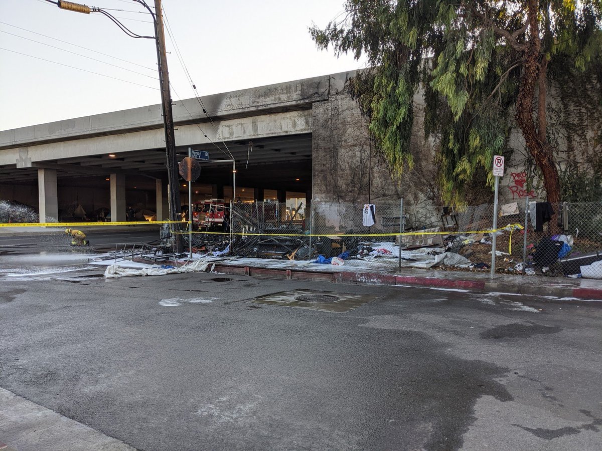 kmbecker13's tweet photo. Before (Sept 13th) and After (today).  

These encampments are themselves a significant health risk to everyone in the area.  Whether assault, drug overdose, fire, rape, shootings, stabbing.... #Venice #Culver #Palms 
@MayorOfLA  
@mikebonin  
@PaulKoretzCD5 @CulverCityPD https://t.co/SopvWi2Ld8