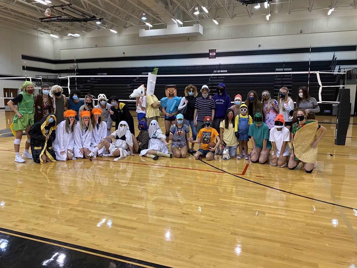 LadyViperVB's tweet photo. The BEST practice is always Halloween Practice! I haven’t laughed so hard in months!!! 2020 VB costumes did not disappoint! #spookyseason #karen #VHSVB https://t.co/aEe4rphNM7