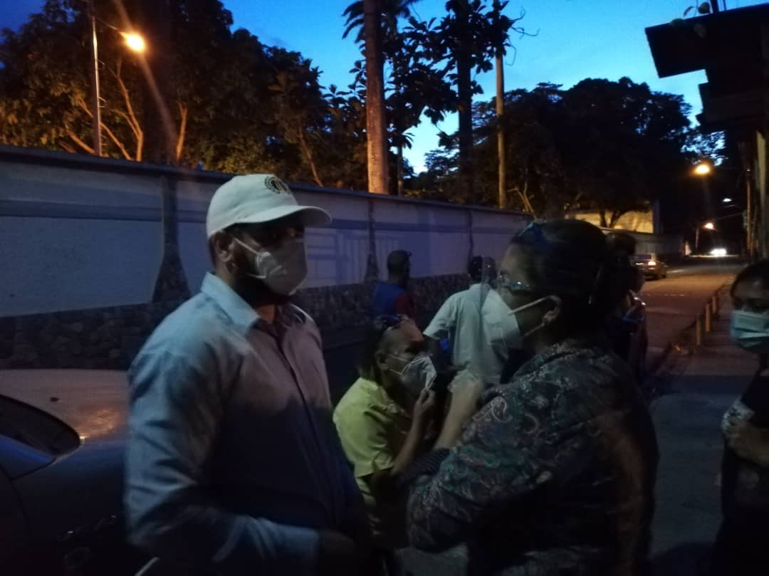 Compañeros del Comité Ejecutivo estamos a las afueras del Sebin, Pendiente de la situación que se presenta con la familia Millan. Los auténticos adecos no somos delincuentes. Exigimos la liberación de la Familia Millan, seguiremos luchando por nuestros ideales. https://t.co/LwcI8f0TdI
