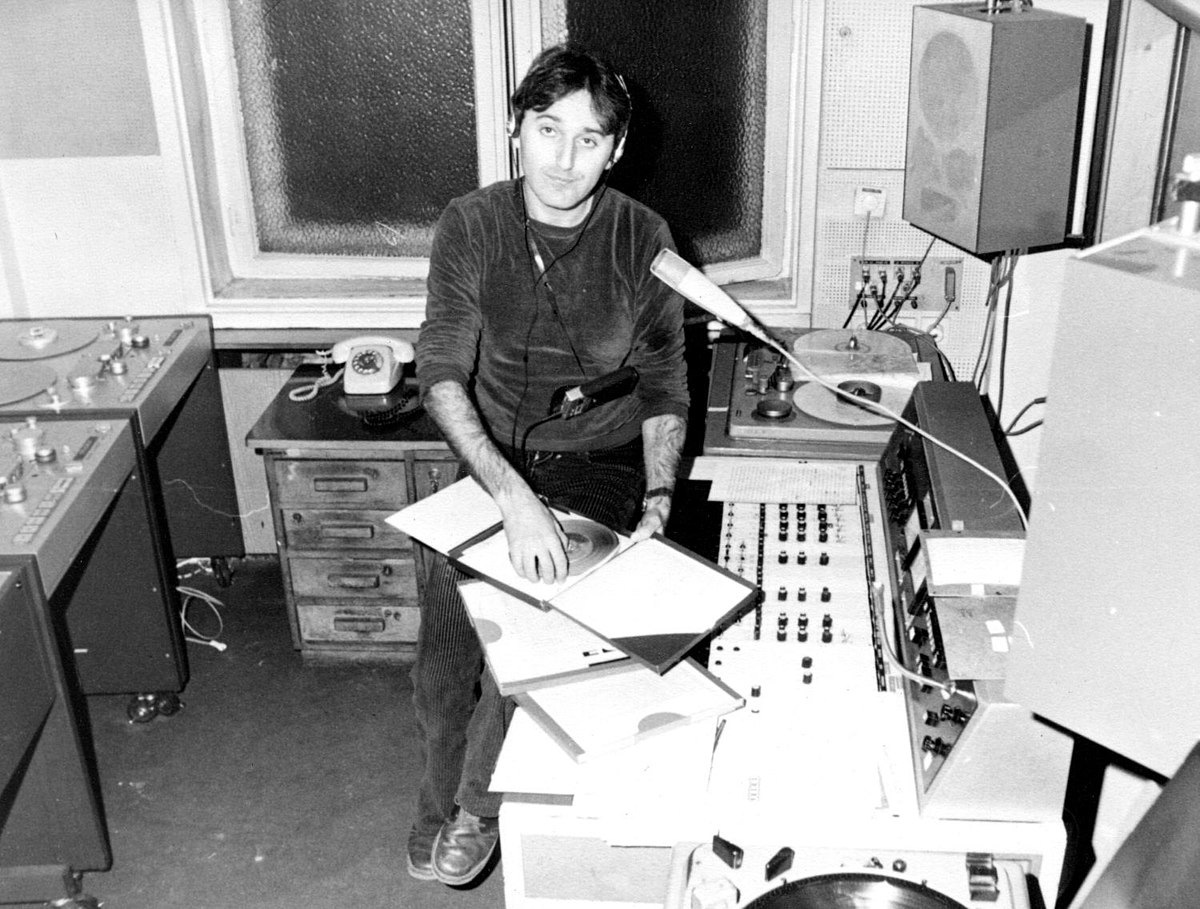 But the coolest way to get a program was to "download" it over the air. In Belgrade, late Zoran Modli broadcast Galaksija programs on his radio show Ventilator 202. The listeners would prepare their recorders and then tape the awful sounds coming from the radio!