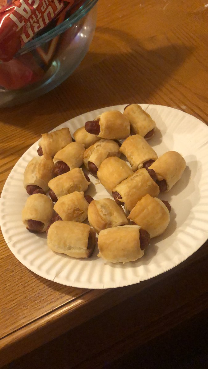 RumHamr's tweet image. Casual Wednesday night #swish @TheClemReport