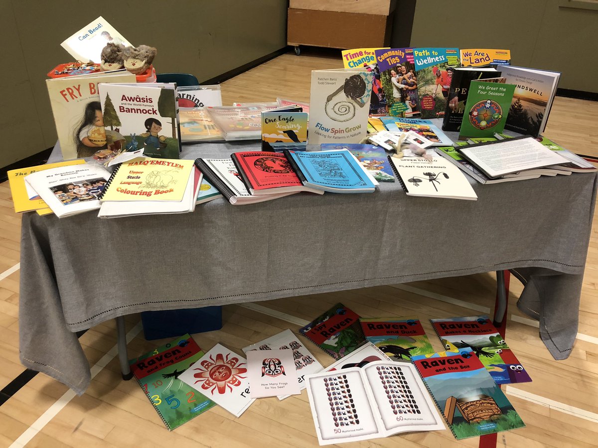 Another great Resource Tasting <a href="/ChwkCentralElem/">Central Sockeyes</a>. Teachers spent their lunch hour enjoying a meal and wandering around checking out a small sampling of the Aboriginal resources available to use in classrooms. #AbEd #Sd33learns