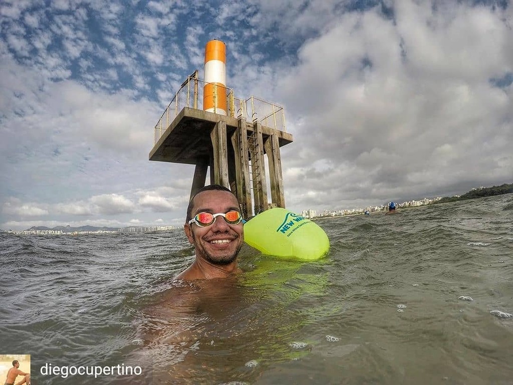 Credit to @diegocupertino : Desbravando com os desbravadores!!!! @desbravadores_do_mar #bebrightbeseen #newwaveswimbuoy #sea #sun #gopro #swimming https://t.co/cTHLo48Lqb https://t.co/GVLjfEJBAf