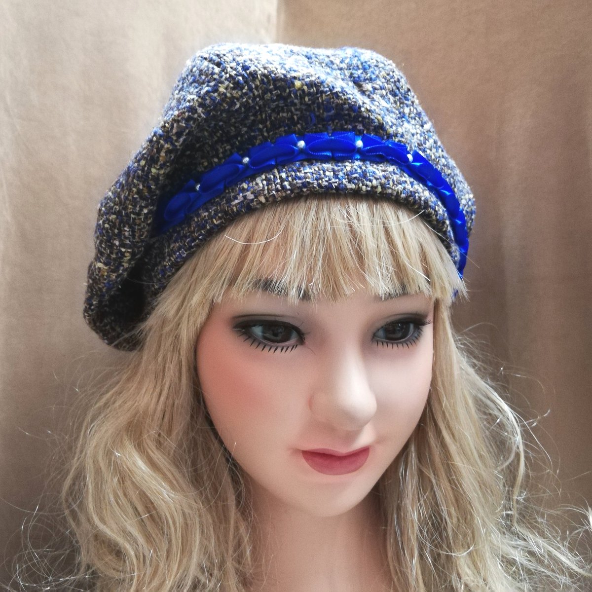 kosaizm26's tweet photo. サテンリボンが可愛いベレー帽、シルクウールの混ざり布で作りました。向きを変えて被ると違った雰囲気になります。BESEにて販売してます(*＾▽＾*) https://t.co/ikDlJguJO6