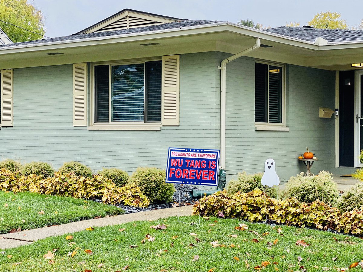 Early voting in the U.S. has already reached 51% of the total 2016 vote. Most Americans are serious about this election, even if this homeowner isn’t. 📷: Oct. 20, 2020 #Oakwood, #Ohio. #GetSerious #VoteEarly #Vote #Election2020 #SaveAmerica #AmericaOrTrump #PoliticsOnWheels https://t.co/mTqwMmdfRa