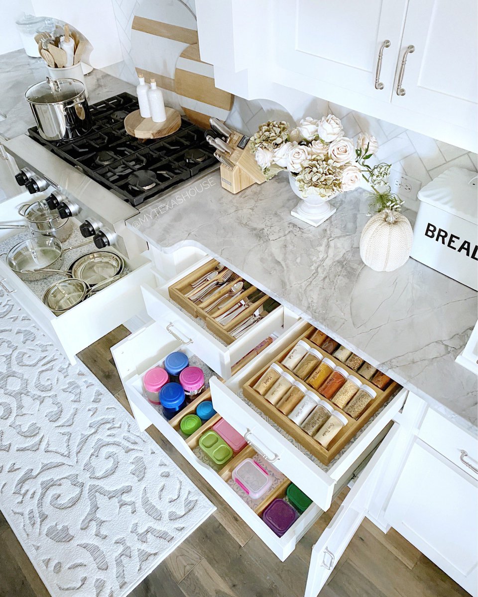 Today I’m sharing how I organized my kitchen with products from <a href="/HomeDepot/">The Home Depot</a>! These drawer liners are the best I’ve ever found: rstyle.me/cz-n/enkgn4b8u…
Head to my blog post for all sources: mytexashouse.com/how-i-organize…  #ad #thehomedepot #getorganized