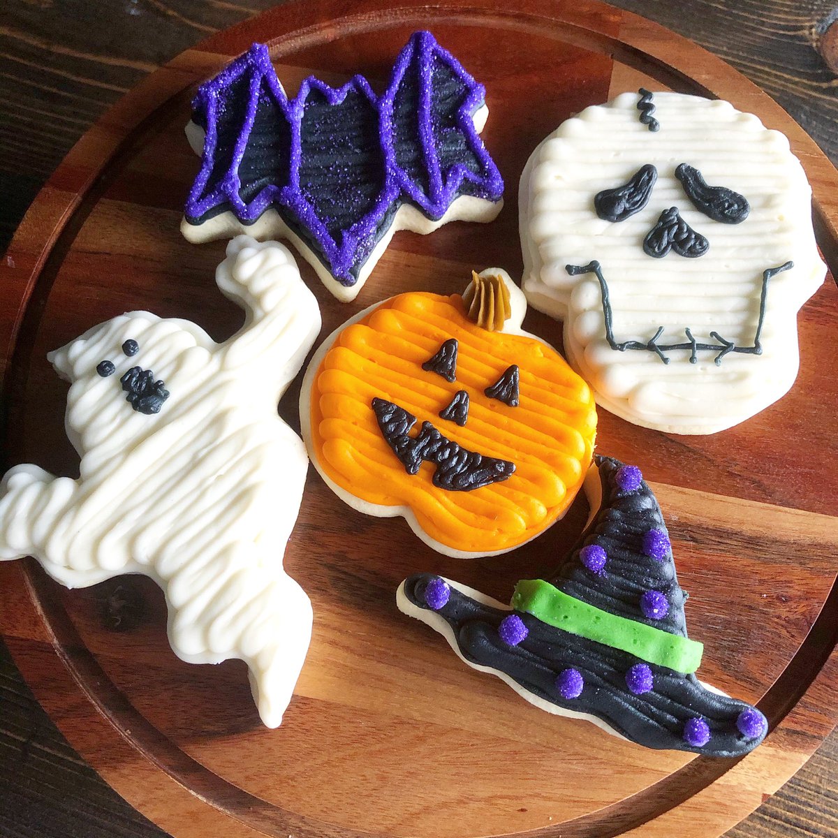 stalliessweets's tweet photo. These will be your single sugar cookie options on Saturday &amp; guess what? There’ll be gluten free* ones too!! 💀🎃🦇👻
If you bring your littles in &amp; they wear their costume, there will be a special little something for them (while supplies last)! https://t.co/NrGN4S4SHw
