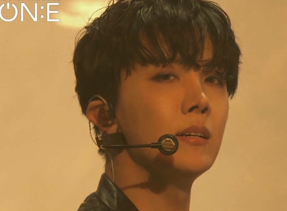His look during ON for the on:e concert.