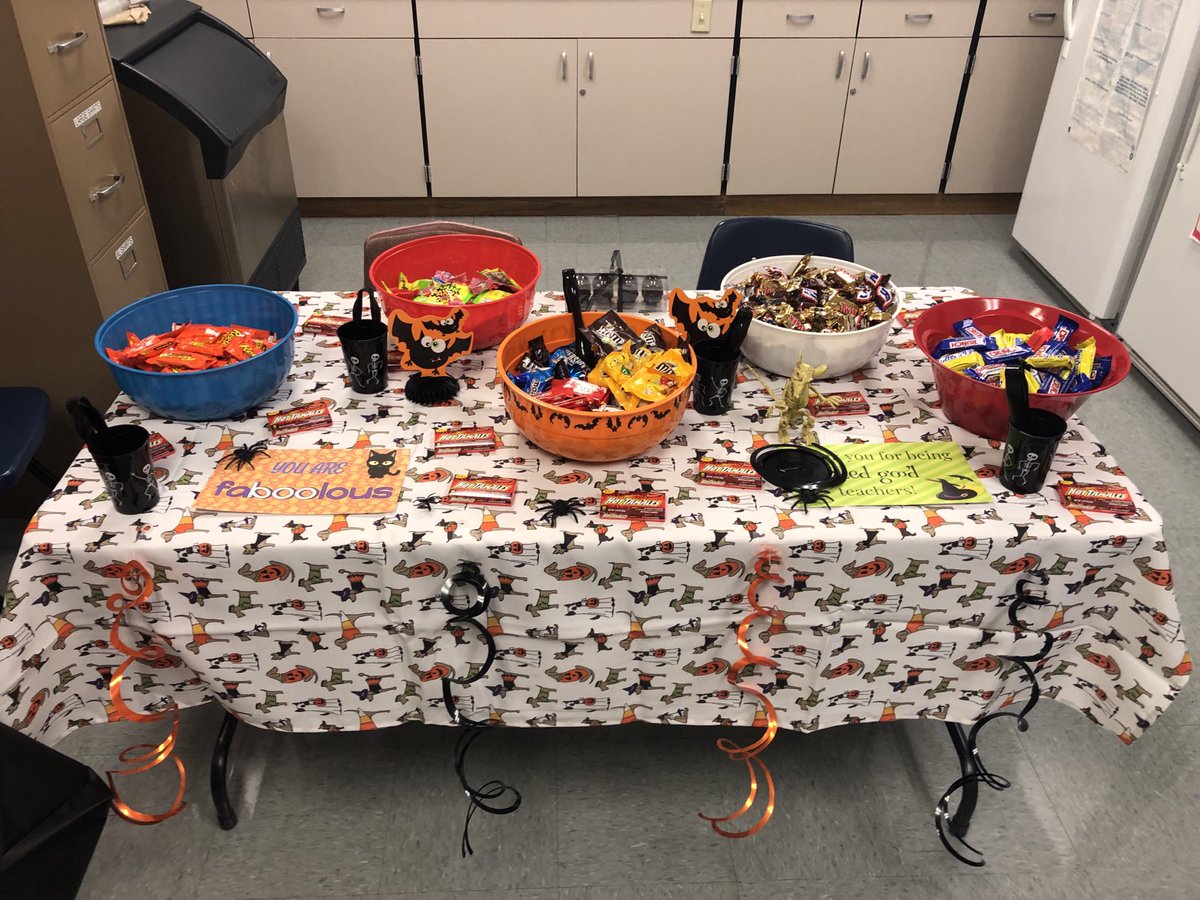 TXMontano's tweet photo. We hope our Faboolous ⁦@LamarMS⁩ staff is ready for their wicked awesome treats from ⁦@AvidLamar⁩ ! So proud of our ⁦⁦@AVID4College⁩ Ss acknowledging our ⁦@LewisvilleISD⁩ Staff! #LMStogether #ThisisAVID ⁦@JillAdamsjh⁩ ⁦⁦@KristyCasal⁩ https://t.co/pi7TrtLAzP