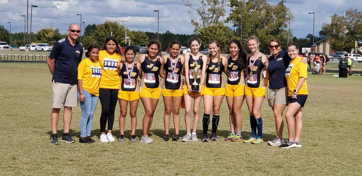 JeffDavis_XC's tweet photo. Here are your 2020 Region 2AA Cross Country Champions.
Boys first title since 2018.
Girls make it 5 straight, plus Zoie Marchant is the girls individual champ for the 3rd straight year.
Moving on to State at Carrollton next week. #WIN #JDXC https://t.co/13Quae9tHQ