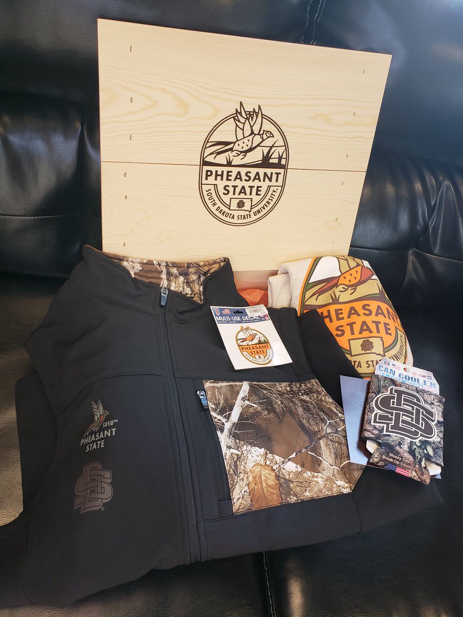 JacksSportsProp's tweet photo. #PheasantState gear and SDSU alum/MN Twin #CalebThielbar.
Great day at SDSU's annual #CocaCola hunt. https://t.co/28jbSi676r