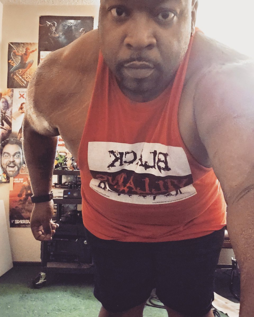 MrJayWashington's tweet photo. When having a day whats the best way to get out if it push yourself through a #FocusT25 #speed2point0 workout and pour sweat im exhausted for the moment but the end result is what im #focused on. #SuperVillainStatus #MrMirakuru #dedication https://t.co/S2MbPVpps9