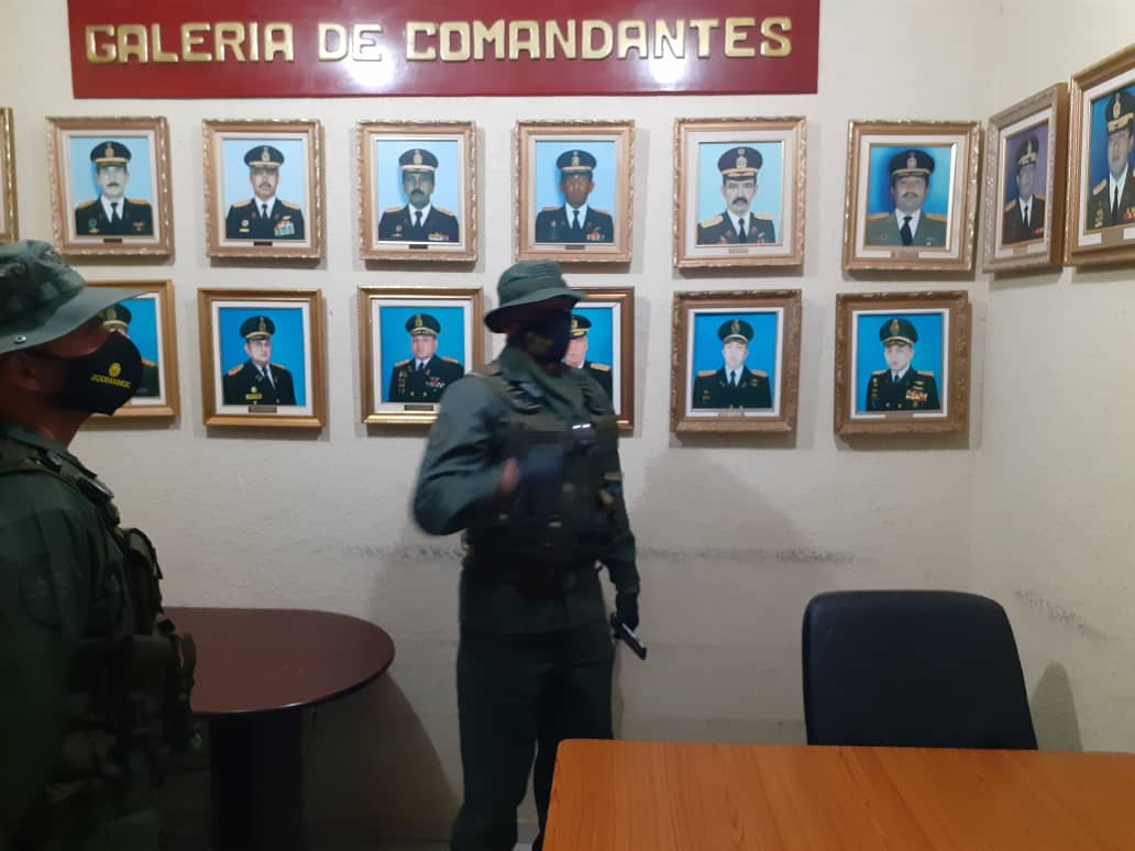 EAmuay's tweet photo. #28oct2020
LA #FANB ES #VENEZUELA....
En compañía del Cddno. Alm. Aníbal Brito Hernandez, Cmdte. De la Redimain...@Eamuay
Ratificamos el Compromiso con la Patria de Bolivar y Chávez!
Leales Siempre, Traidores Nunca..
Venceremos! https://t.co/RvNVlvCb93