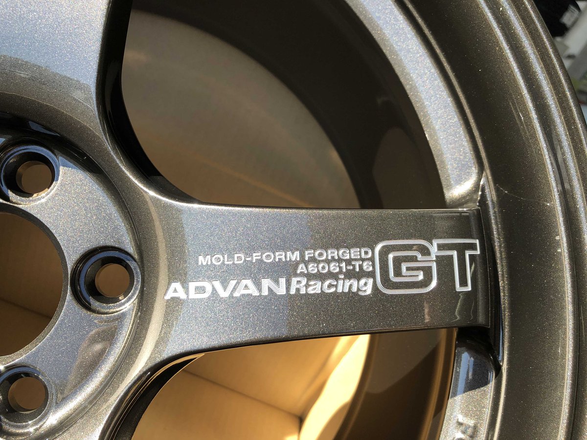 HigasikurumeTg's tweet photo. ご注文いただいたアドバンGTプレミアム♪
ダークブロンズメタリックが入荷してきました~♪
これまた渋い色でかっこいいですなぁ~♪
お取り付けが楽しみっす♪
#タイヤガーデン
#東京
#東久留米
#ヨコハマタイヤ
#ヨコハマホイール
#アドバンレーシング
#ADVAN
#GT
#PREMIUMVERSION https://t.co/cssjr0laEb