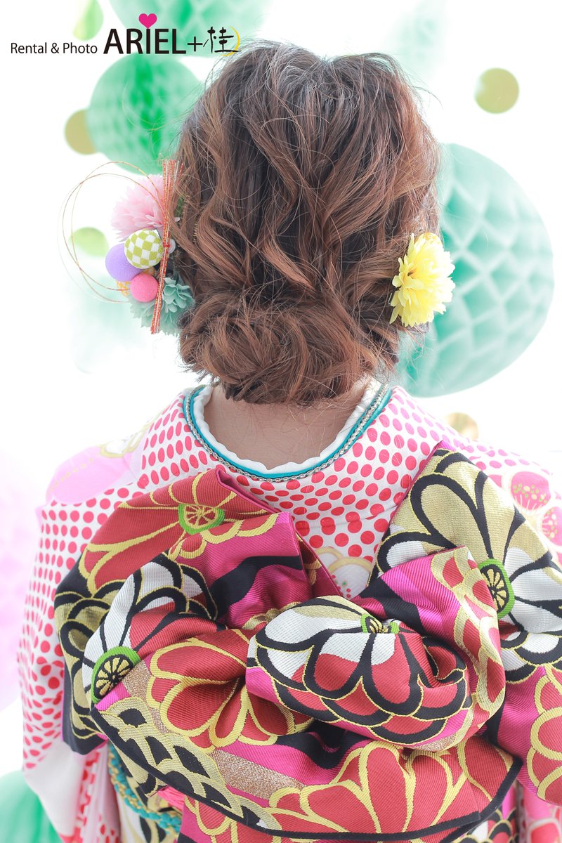 Ariel 桂 本日は 成人式ヘアースタイルのご紹介です ミディアムヘアー セミロングヘアーの方も できる髪型です サイドの髪飾りの水引と毬がとても可愛いです お電話でのご予約 お問合わせは01 85 0753 みなさまのご予約 ご来店お待ちして