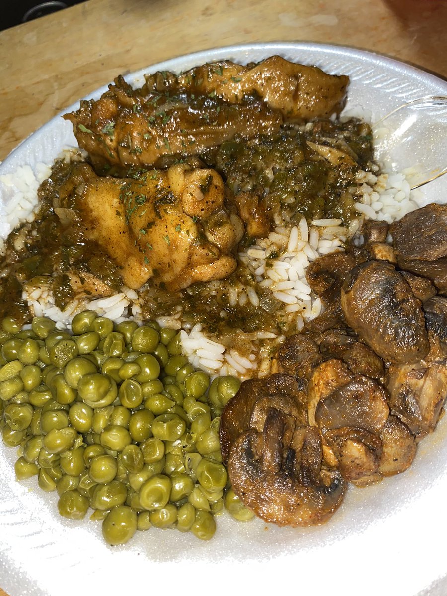 Homemade Stewed Chicken w. Peas & Sautéed Mushrooms