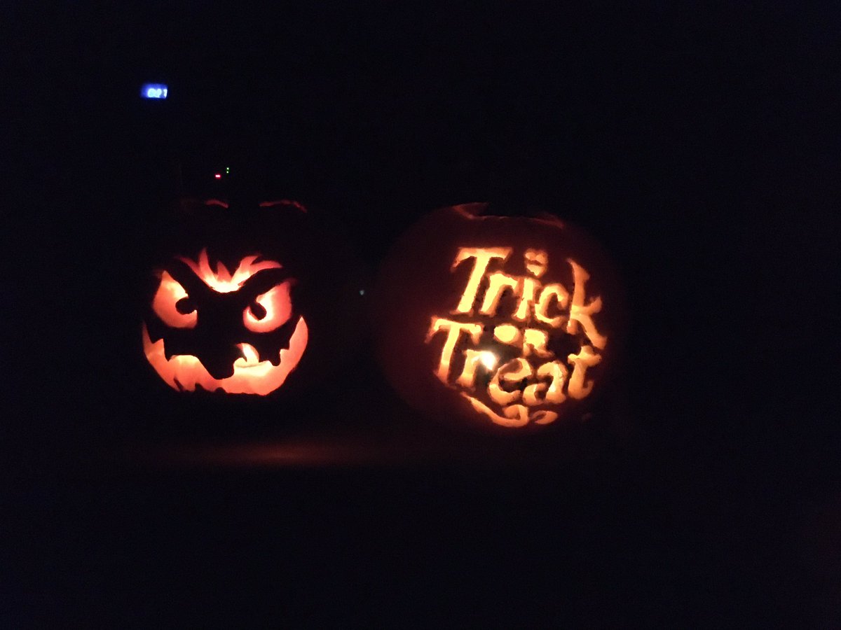 dea_drian's tweet photo. Pumpkin carving before the gaming stream. 😱🤐☠️🥶 https://t.co/knziAePs8A