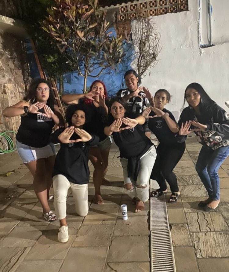 bfrdaniii's tweet photo. Um dos melhores presentes que a fúria me deu, foram vocês. Muitas não estão na foto, mas todas vcs são brabas dms. Amo muito 🖤 https://t.co/eo62eGDDQK