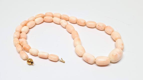 Necklace Genuine Pink Coral - olive shaped - https://t.co/92Iycx1z3J #coral #italy #mediterraneancoral #italiancoral #genuinecoral https://t.co/XKd1aMIHCv