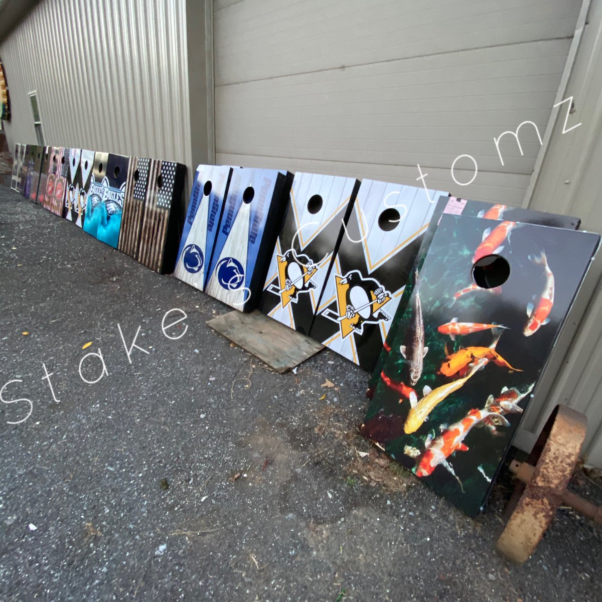 CustomzStake's tweet image. Custom built corn hole ! See more @stakescustomz on Facebook prices starting at just 150$   Almost any design available #cornhole #beanbagtoss #handmade #custom #USA #Trump2020 #America #custombuilt #MAGA #vinylwraps #vinyl #Because2020