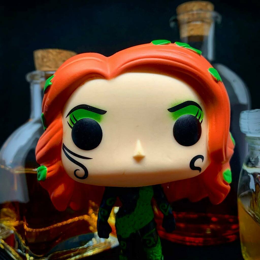 gl_faraday's tweet photo. A bartender asking you to โName Your Poisonโ, is totally different than when she does. #averagenerdeyecandy #pickyourpoison #tuffphotography #toyphotography #theunitedfunkofamily #tuffoct2020 #gtah #myfunkostory #funaticoftheweek #funaticofthemonth #funkโฆ https://t.co/Yw3f22ip3N https://t.co/yGKXqqGjC0