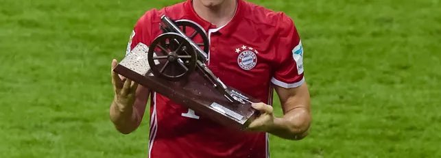 vous terminez le championnat à la 2ème place avec une coupe d& #39;Allemagne et à la clé un titre de meilleur jeune et un titre de meilleur buteur (23 buts). adressez un message d& #39;adieu aux fans du club