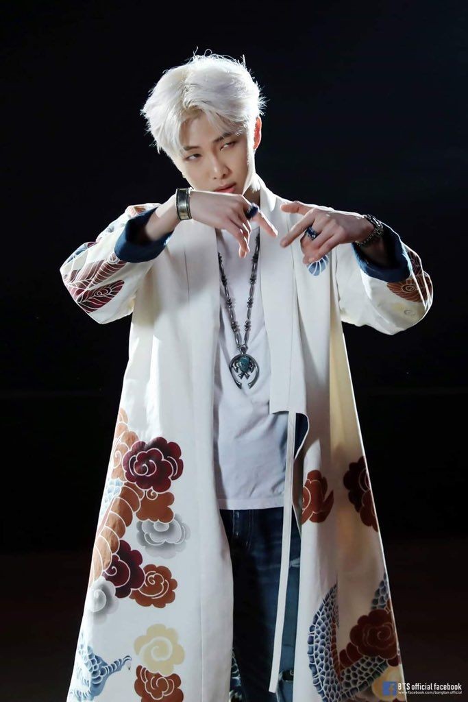 Namjoon with gray/white hair a thread;