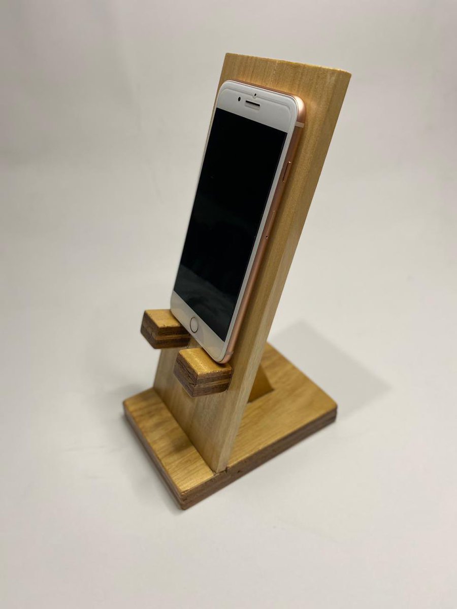 Holaaa!☺️ mi abuelito está vendiendo porta celulares de madera en varios colores: Natural, rosa, rojo (como los de la imagen), celeste, salmón, gris, negro y blanco.
El precio es de Q.40, si necesitan medidas pueden escribirme sin ningún problema ☺️ 
Me ayudarían con un rtw pls!