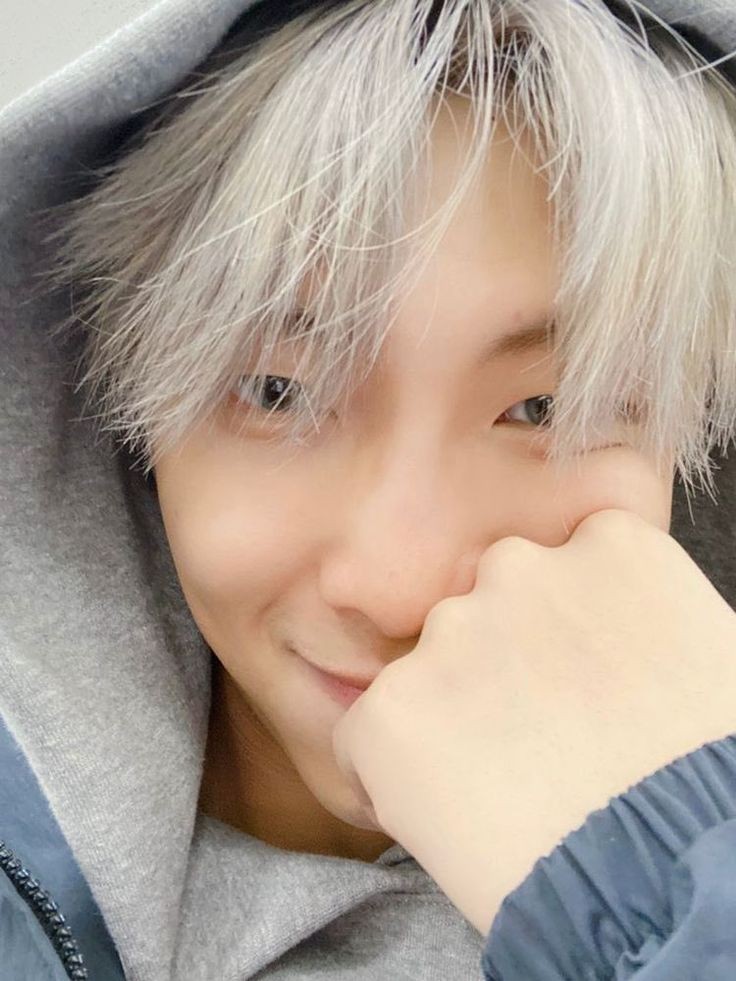 Namjoon with gray/white hair a thread;