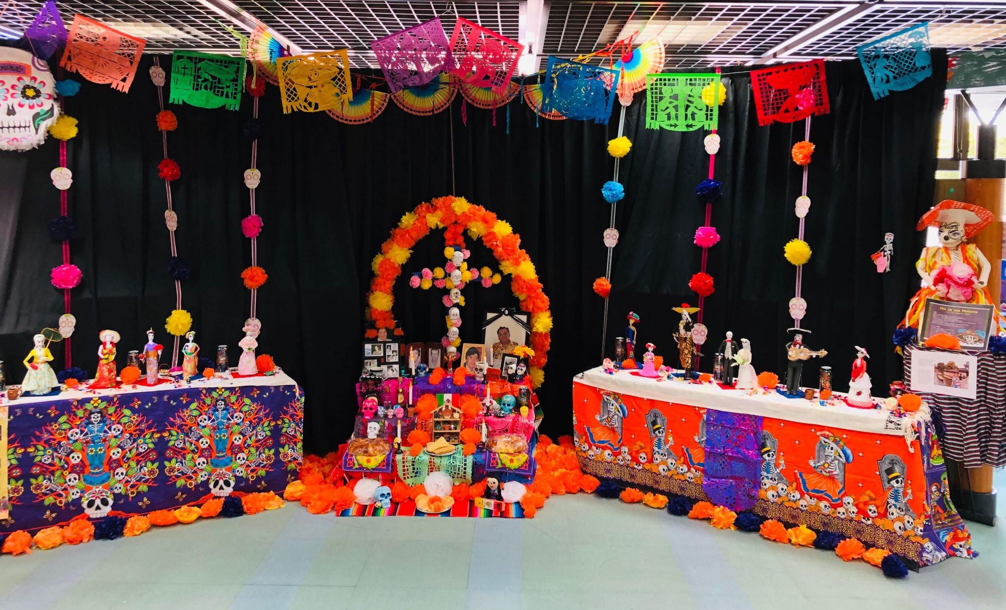 メキシコ大使館 熊本をはじめとした九州のメキシコ人コミュニティと一緒に 死者の日 の祭壇とお祝いを楽しみましょう 10 31は熊本市国際交流会館で子ども向けの図工ワークショップや ピニャタ割りも開催されます 祭壇は同会場で10 28 11 3まで展示 メキシコ大使館 熊本をはじめとした九州のメキシコ人コミュニティと一緒に 死者の日 の祭壇とお祝いを楽しみましょう 10 31は熊本市国際交流会館で子ども向けの図工ワークショップや ピニャタ割りも開催されます 祭壇は同会場で10 28 11 3まで展示