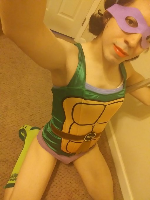 1 pic. Femboy Donny TMNT? https://t.co/tcEJcLbita