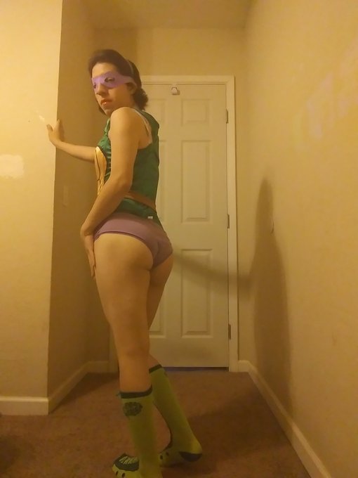 2 pic. Femboy Donny TMNT? https://t.co/tcEJcLbita
