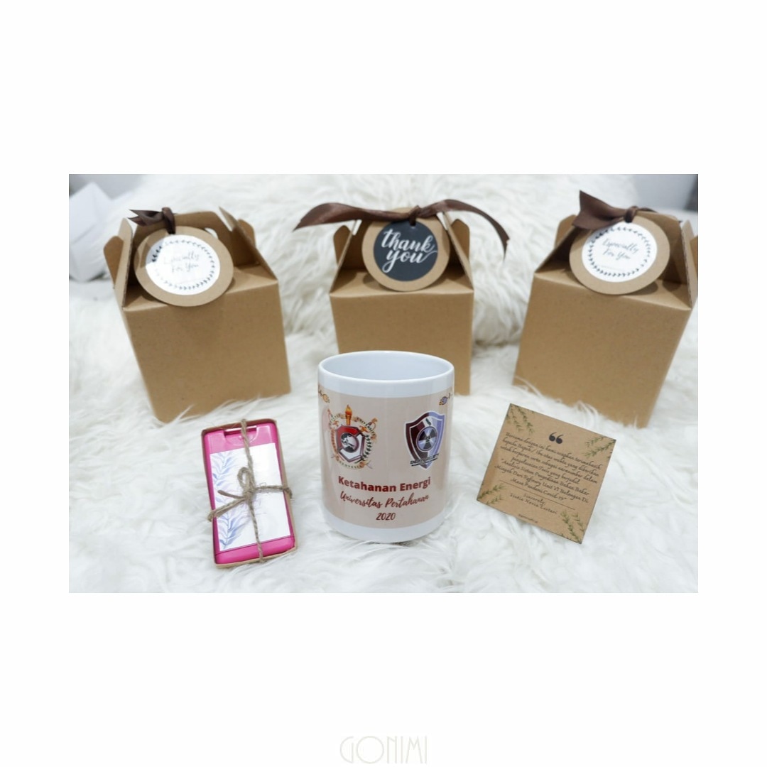 sarahfitriani's tweet image. 🌵MUG Sanitizer Set🌵

include :
• Mug custom
• Sanitizer spray 15ml
• Box
• Thankyou Card

#hamperscimahi #hampersunikcimahi #mugcustom #mughampers #hampersbandung #souvenir #souvenirpernikahan #souvenircimahi  #kadounik #kadokekinian
