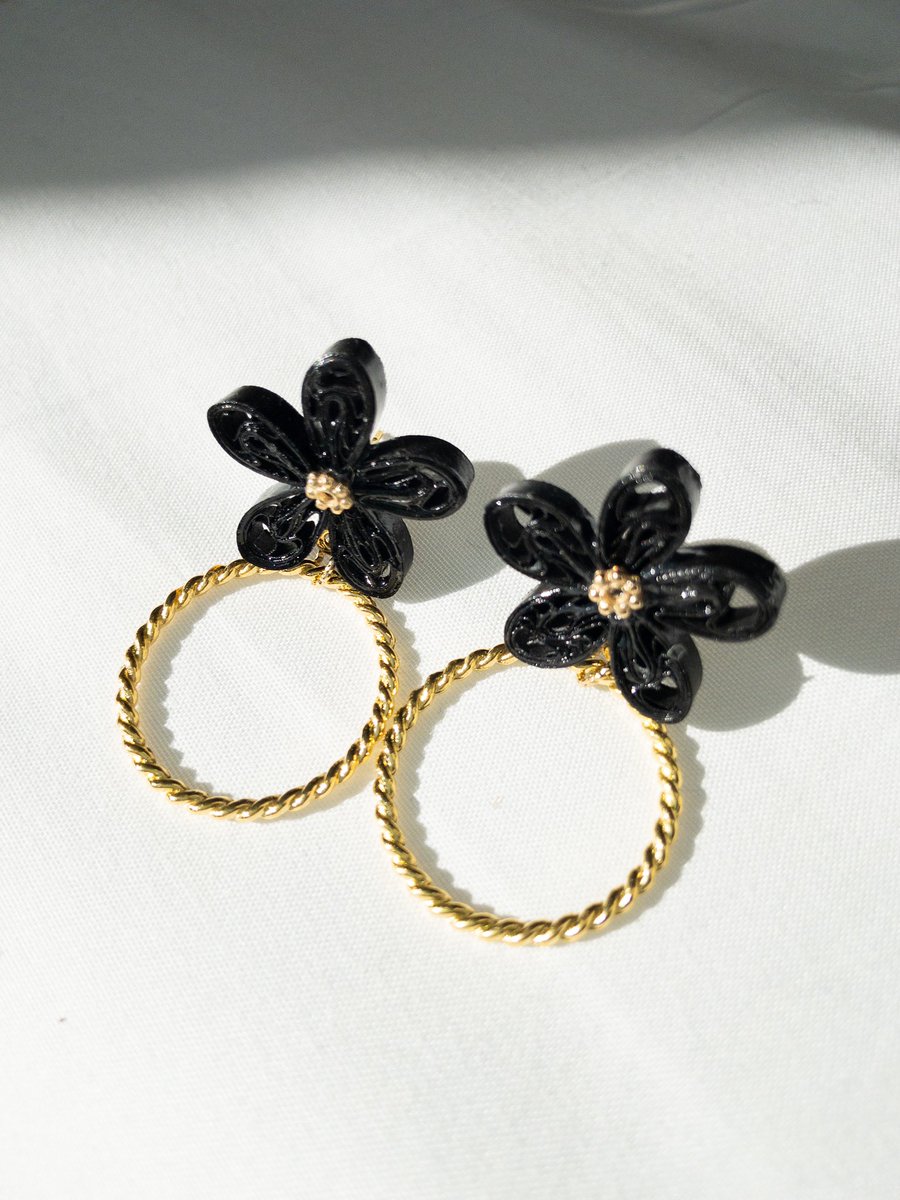 haruiro_33's tweet photo. #micoquiling
🖤🖤🖤🖤🖤
#ハンドメイド
#ハンドメイドアクセサリー
#paperquiling #handmade
#pierce #秋冬 #秋 #冬
#handmadeaccessory
#Flowers #Flower #花
#kawaii #可愛い #ピアス
#手作り #黒 #ハンドメイドピアス https://t.co/LECQjzICnP