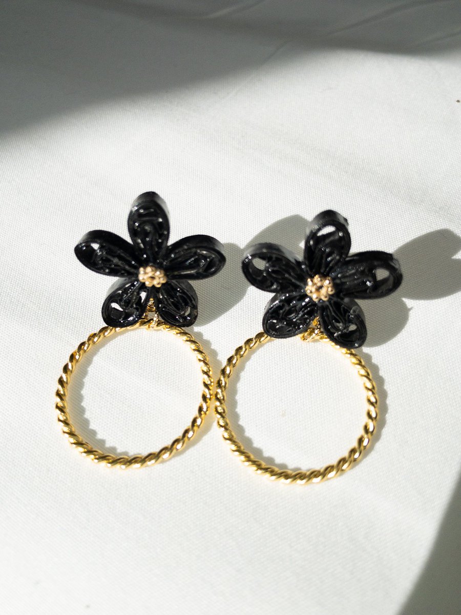 haruiro_33's tweet photo. #micoquiling
🖤🖤🖤🖤🖤
#ハンドメイド
#ハンドメイドアクセサリー
#paperquiling #handmade
#pierce #秋冬 #秋 #冬
#handmadeaccessory
#Flowers #Flower #花
#kawaii #可愛い #ピアス
#手作り #黒 #ハンドメイドピアス https://t.co/LECQjzICnP