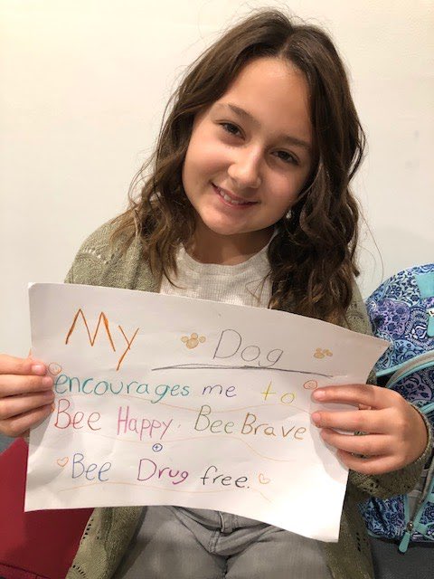 bstrippoli1's tweet photo. Who encourages you? 🐝❤️ Red Ribbon Week ❤️ ⁦@LFschools⁩ ⁦@LFPrincipal1⁩ ⁦@LFSchool1⁩ https://t.co/BLie32npyg