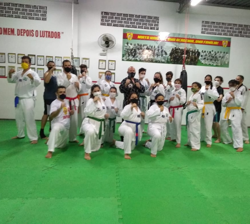 Minha famรญlia Impacto que eu tanto amo, vocรชs sรฃo um dos maiores presentes que Deus me deu, muito obrigado por tudo #familiaimpacto #impactosempre #fight #fighting #taekwondowtf #taekwondo #moodukkwan #kickboxing #wako #martialartist #martialarts #martialartslife #vempraimpacto https://t.co/FGECArNgBo
