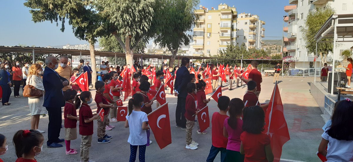 SusanogluO's tweet photo. Cumhuriyet Bayramımızı her türlü mesafe, maske ve hijyen kurallarına uyarak büyük bir çoşku içinde kutladık. "Cumhuriyet çok yaşa!"
#Atamizindeyiz
#MustafaKemalATATÜRK 
#CumhiyetBayramı 
#NeMutluTürkümDiyene https://t.co/0iw9Mc2PDY
